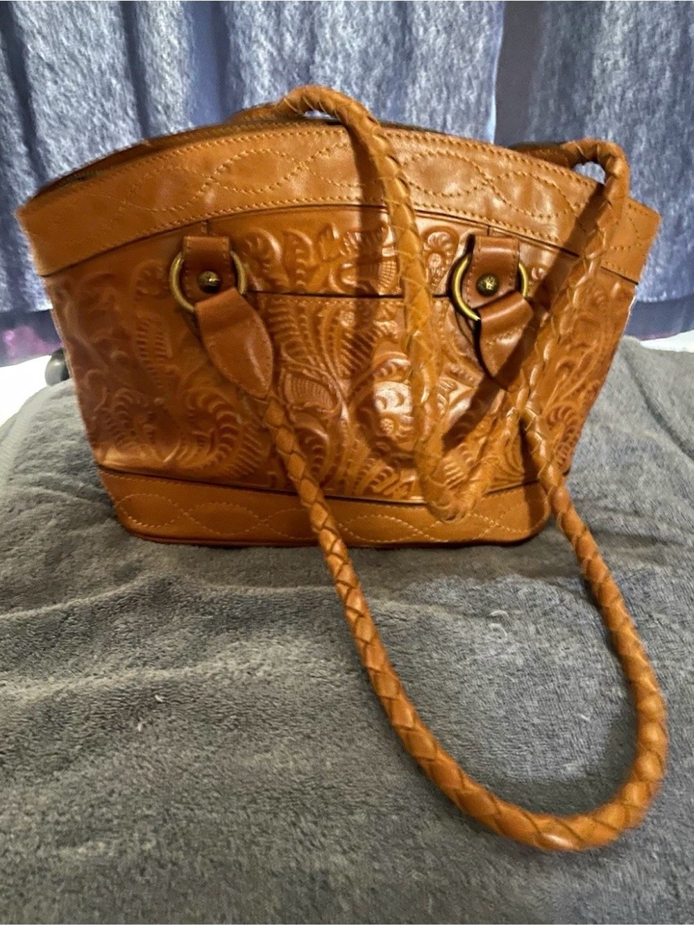 Patricia Nash Tooled Leather
Shoulder Bag - Braided Handles -
Tan - GUC